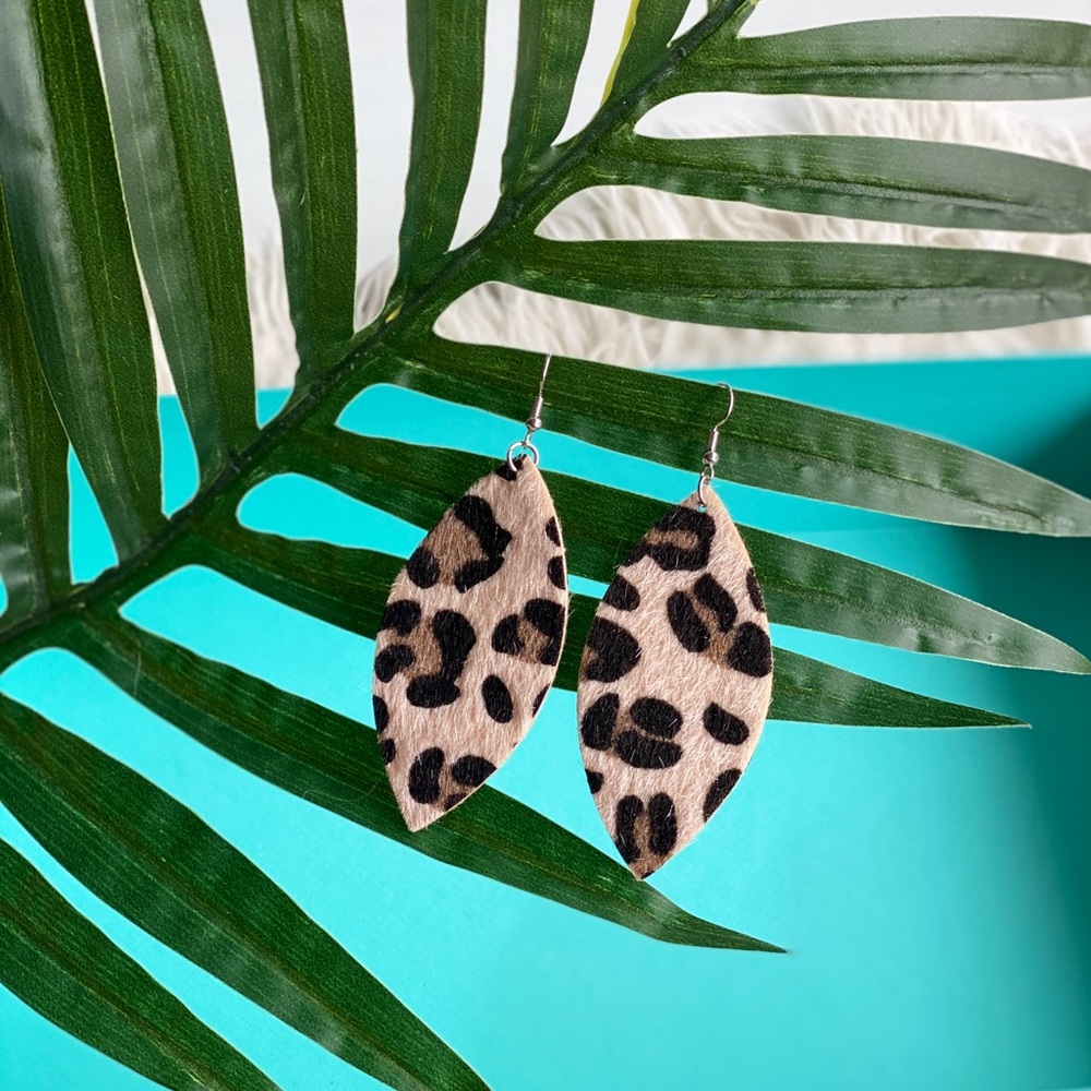 ✨ Leopard print Dangle Earrings